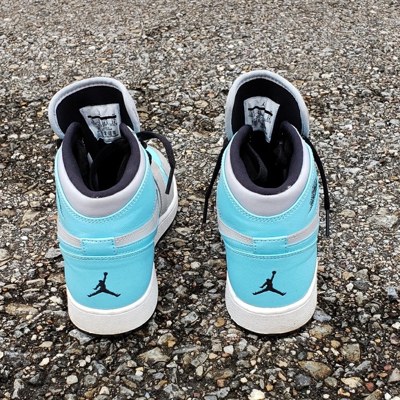 Nikes - Picture 2 of 3